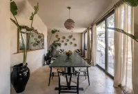 Dependance Armonia, with garden and jacuzzi just 100 meters from the sea