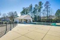 Spacious Retreat Near RDU ~ Pool, BBQ, Fast Wi-Fi & Easy Self Check-In - Homestays
