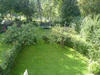 Idyllic location on the Wennsee and 10 min walk to the beach with beautiful garden.