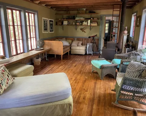 Rustic/Modern Artist CABIN in the WOODS Hotel di West Feliciana Parish