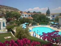 Hylatio Tourist Village - de playa