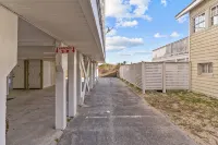 Luxury Condo- Contemporary Oceanfront-Complete Remodel  Keyless Checkin-RR Host - 4-Star