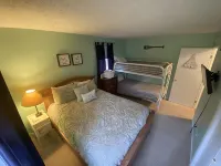 Lakefront, Wooded, & Secluded Home - Family Dogs Welcome. - 3-نجوم