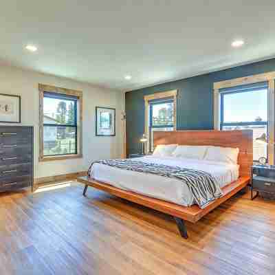 Mtn Modern Home w/ Views, Private Hot Tub + Fantastic Location Rooms