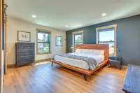 Mtn Modern Home w/ Views, Private Hot Tub + Fantastic Location