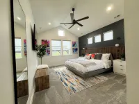 Luxury Home! Hot Tub, SportCourt, Putting Green, & BunkRoom for kids! - 4つ星