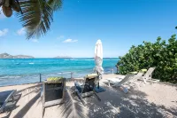 Beach 2 minutes' walk, private deck, tranquility