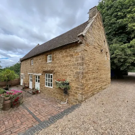 Braunston Manor Cottage: 4-poster beds & ensuites