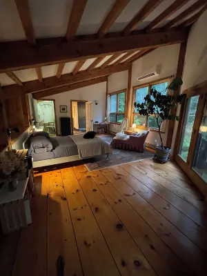Enjoy the peace & quiet on 40 private acres of secluded forest. - 3 stjerner