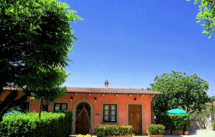 RED APARTMENT in Poggio alla Cavalla farmhouse in the heart of Tuscany