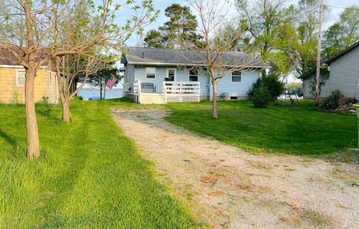 Cozy 3 bedroom, 1 bath home on Beaver Dam Lake