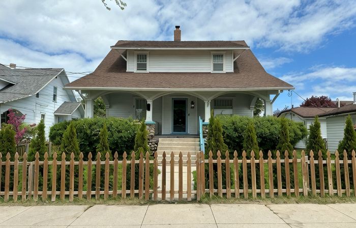 Roomy 5BR 1/4 mile from Main St