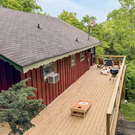State Parks & Lake Access! Screened Porch, MountainViews, Kayaks, LuxBeds, Games