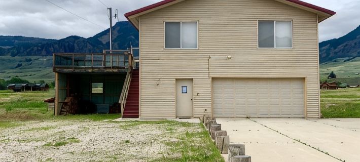 Gateway to Shoshone & Yellowstone Hotels in Park County