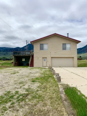 Gateway to Shoshone & Yellowstone - Alphydda