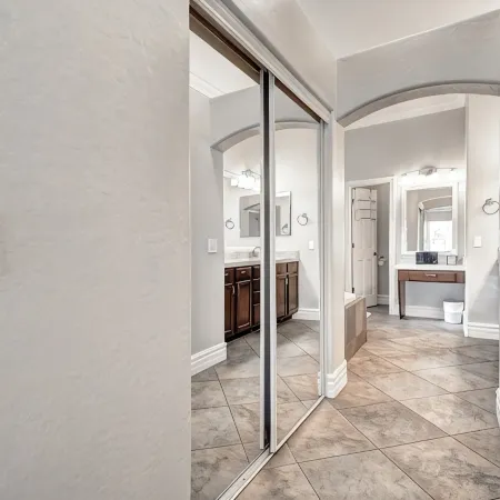 Spacious 4-bedroom house in marvelous Gilbert!