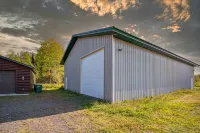 Spacious, Secluded Retreat with Rustic Charm - 3 stjerner