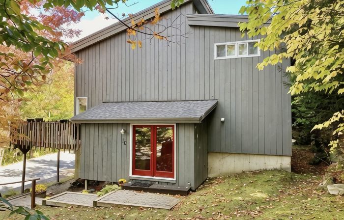 Spacious 3 level townhouse just minutes from the base of Stratton Mountain!