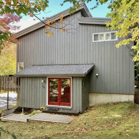 Spacious 3 level townhouse just minutes from the base of Stratton Mountain!
