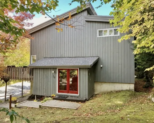 Spacious 3 level townhouse just minutes from the base of Stratton Mountain! Hotels in Winhall