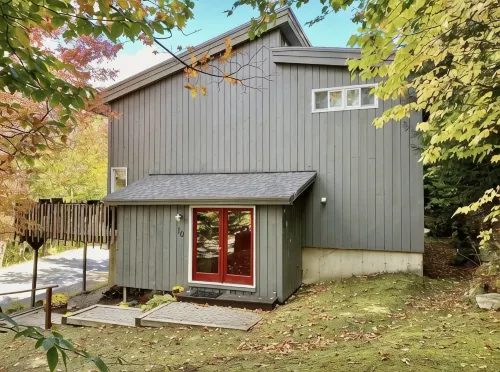 Spacious 3 level townhouse just minutes from the base of Stratton Mountain!