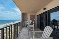 Awesome Place on Beach! Shops & Restaurants Close by!See Note on Sept-Dec Stays
