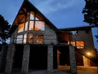 Custom 4000 sq foot three story Chalet in amazing Private Park. - 2 étoiles