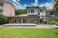 Newly Remodeled Beachfront Home! - 4 tähden