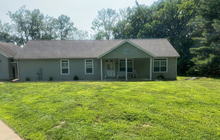 Lake View Cadiz, KY Lakefront 3 Bedroom with AC, Private Dock. Lake Barkley