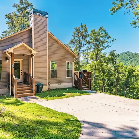 Charming 1-bedroom house w/ mountain view & close to Fontana Lake in Bryson City