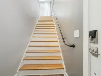 King Suite, Modern Loft Close to Downtown! Hotels in Dunean