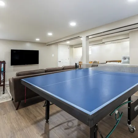 Cozy 4-bedroom house in adorable Evanston with WiFi, AC