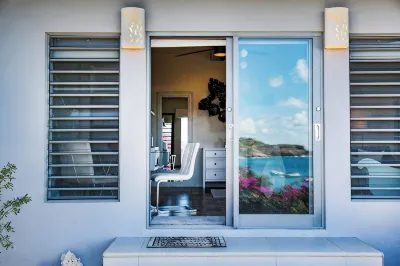 STARLIGHT: GORGEOUS VIEWS OF THE BEACH, FORT BERKLEY & MONTSERRAT Hotele w: 
