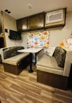 HideOut in The Highlands 15min from Skyline TrailWalking distance from Sunsets - 3-Star