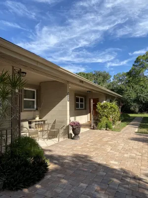 Warm Mineral Springs Cozy Waterfront Apartment
