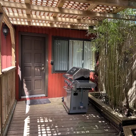 Beautiful, quiet place to stay with lovely beach access and stunning views.