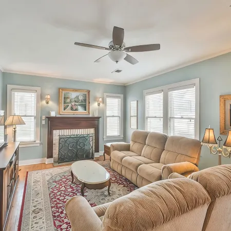 BEE in BRENHAM Holiday Cottage - Premium location walking distance to downtown