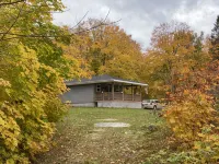 Beautiful Getaway In the UP!! Right on Snowmobile and ORV Trails - Homestays