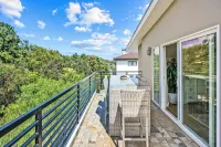 Beautiful Hollywood Hills Pool Villa - Hollywood Sign Views & Iconic Location - Villas