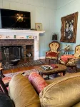 Victorian House Downtown; can include guest house- just ask! - Bungalows