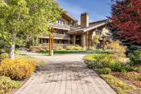 Beautiful Sun Valley Lodge II Penthouse, Sleeps 8 with Amazing Views of Baldy - Wifi