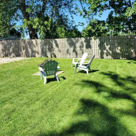 Come visit The Sunflower House! 4 bedrooms 2 baths in Ashtabula Harbor with WIFI
