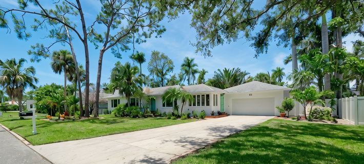 Luxury along Manatee River, close to Anna Maria beaches, heated pool & spa! ブレーデントンのホテル