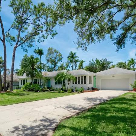 Luxury along Manatee River, close to Anna Maria beaches, heated pool & spa!