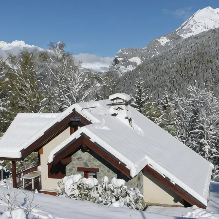 Cosy private chalet at the foot of the slopes, Oz, Alpe d'Huez ski area