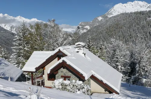 Cosy private chalet at the foot of the slopes, Oz, Alpe d'Huez ski area