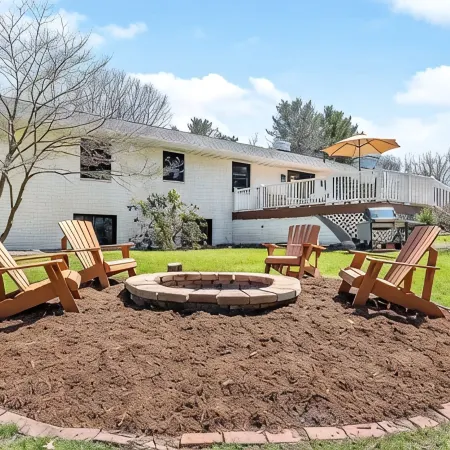 Perfect Retreat for Multi-Generational Families! Sat-Saturday Lakeside Rental.