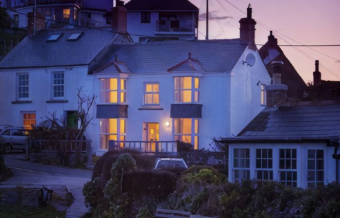 Superb Sea Views.Private Off-Road Parking.Fenced Garden. Light,Spacious & Airy.
