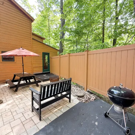 Woodlands Lodge-Charming 3-bedroom cabin in phenomenal Lake George