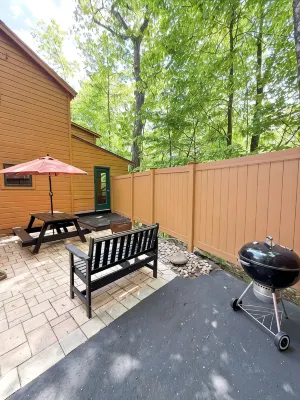 Woodlands Lodge-Charming 3-bedroom cabin in phenomenal Lake George - Hytter